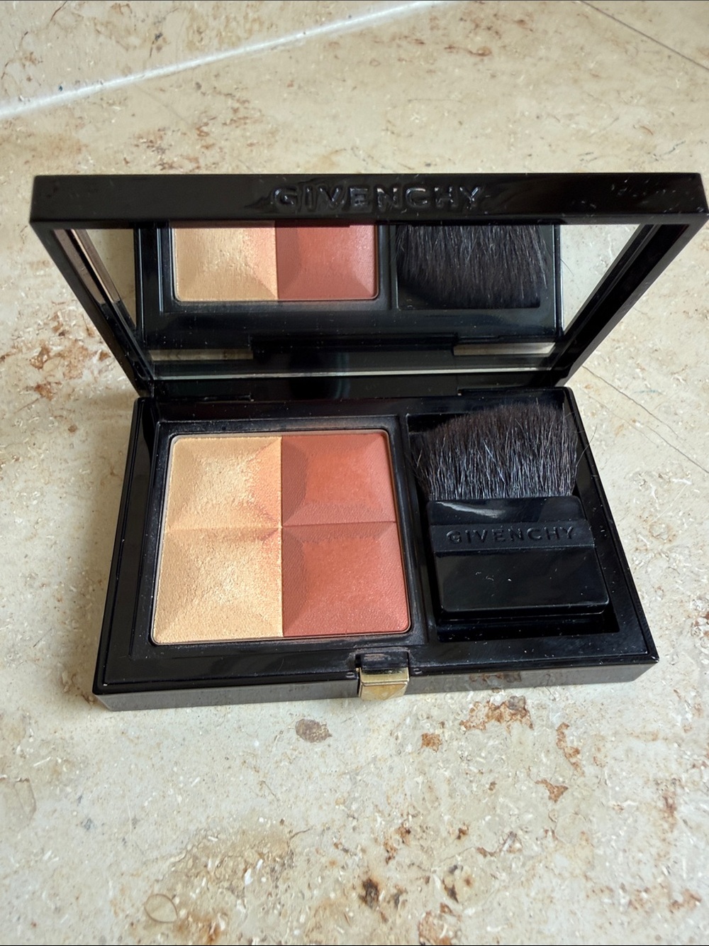 Givenchy Prisme Blush Passion
Tested only
Like new withoutbox